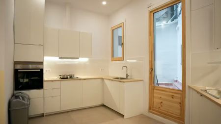 Plaça de la Universitat, Barcelona, Catalonia 08007 - Foto 4