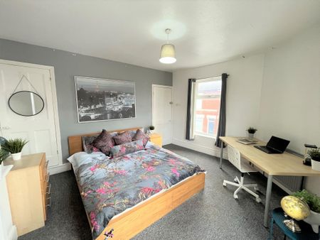 32 Howe Street - Photo 2