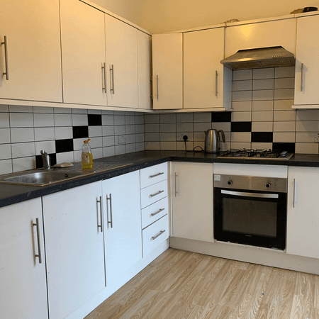 Medium size bedroom close to ilford station £750 pcm - Photo 3