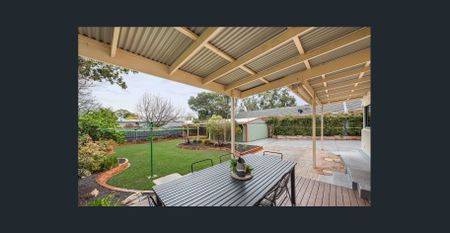 Classic Hazelwood Park Home Offering Comfort, Space & Everyday Convenience - Photo 4