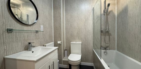 Wellington Road - Photo 2