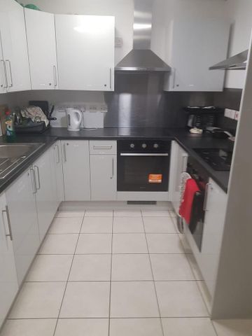 1 bedroom in a house share to rent - Photo 3