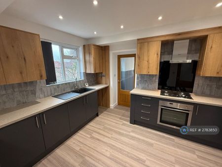 3 bedroom semi-detached house to rent - Photo 5