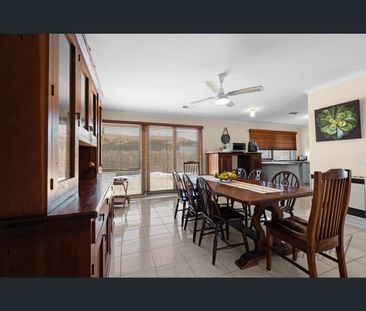 Living In The Heart Of Craigieburn!!!! - Photo 2