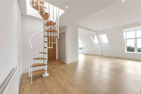 Stylish 3 bedroom apartment on the second floor of an impressive, detached period conversion. - Photo 2