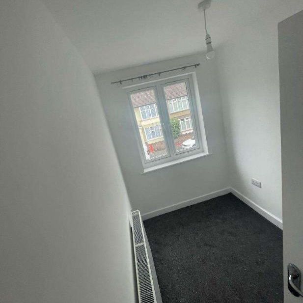 Sheringham Avenue, Romford, London, United Kingdom, RM7 - Photo 1