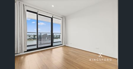 LAKE FRONTAGE APARTMENT IN PRIME LOCATION - Photo 2