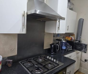 Room in a Shared Flat, Norbury Crescent, SW16 - Photo 4