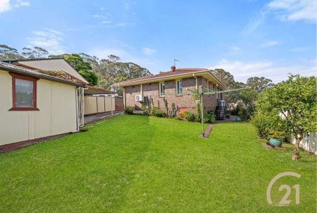 Spacious Home with Pool Moments from Liverpool CBD&excl; - Photo 2