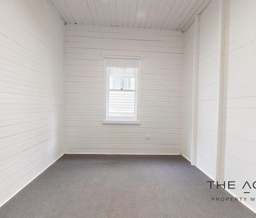 Beautifully Renovated 2 Bedroom Home In Prime Location - Photo 5