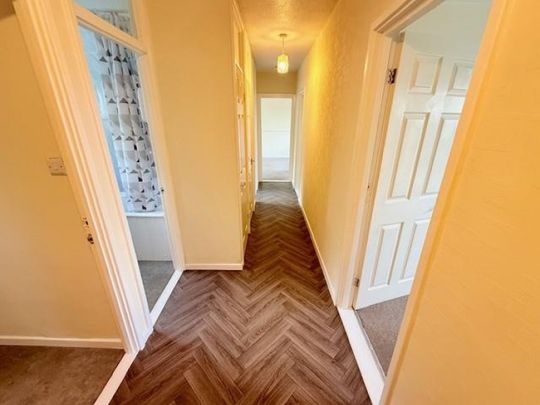 2 bedroom Flat To Let - Photo 1