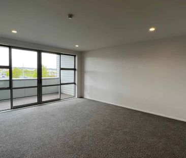 Lovely 2 bed apartment in Flat Bush - Photo 1
