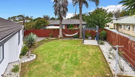 Spacious Standalone - Simply Perfect for Modern Living - Photo 3