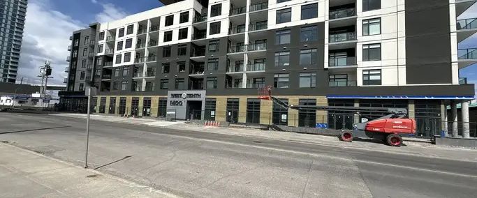 AVAILABLE IMMEDIATELY - Large 2 Bedroom Unit | 1400 10 Avenue Southwest, Calgary - Photo 1