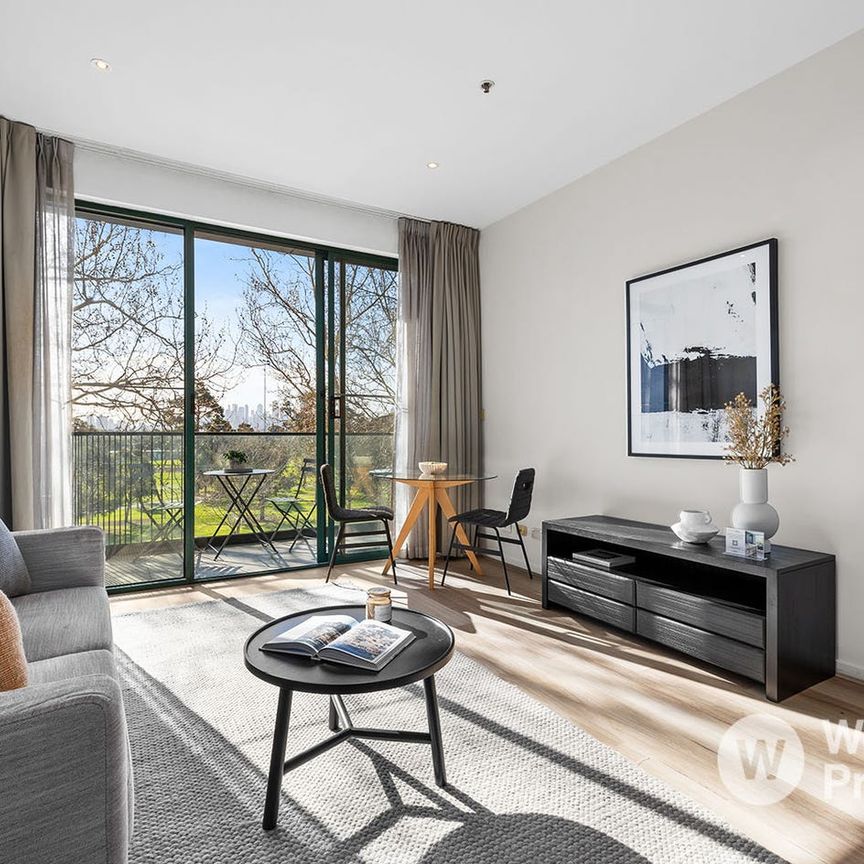 Stunning Park & City Views from Bright 1‑Bedroom St Kilda Apartment - Photo 1