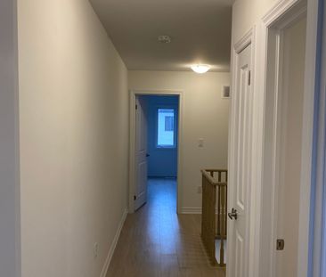 For Lease - 19 Pumpkin Corner Crescent, Barrie, Ontario - Photo 5