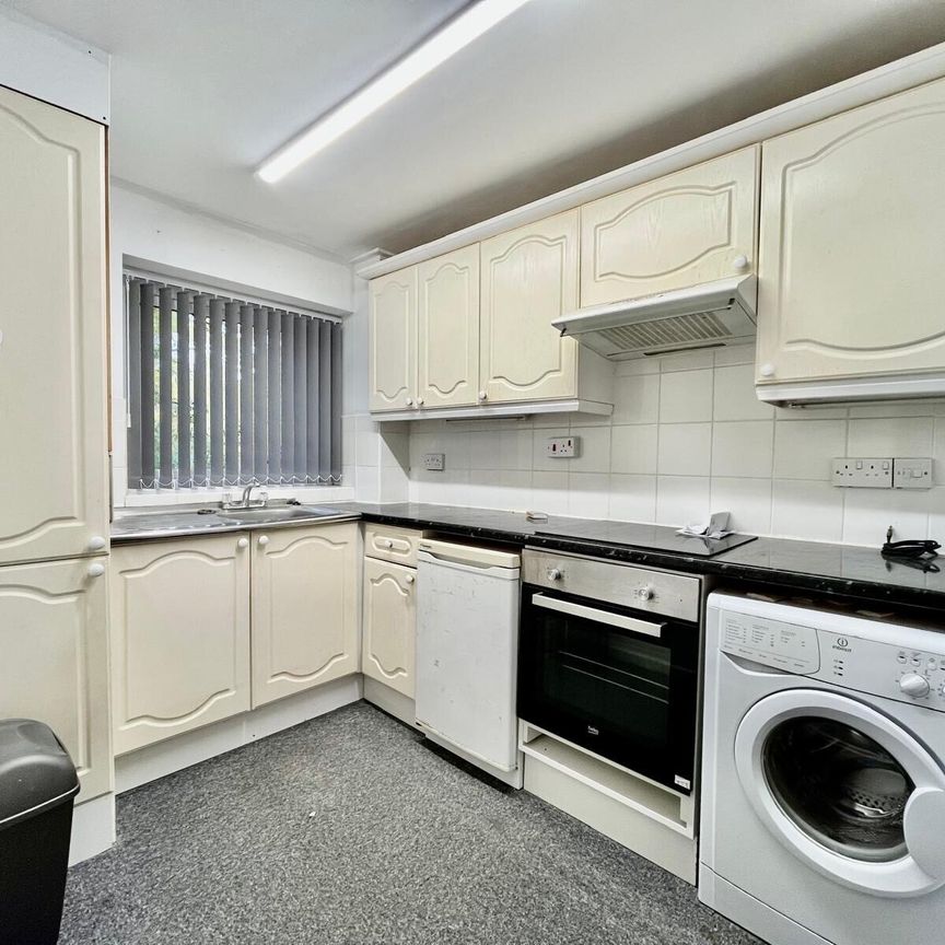 Grosvenor Park Gardens, ., Leeds - Photo 1