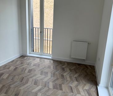 3 Bed Terraced House, Arthur Drummond Avenue, SE18 - Photo 3