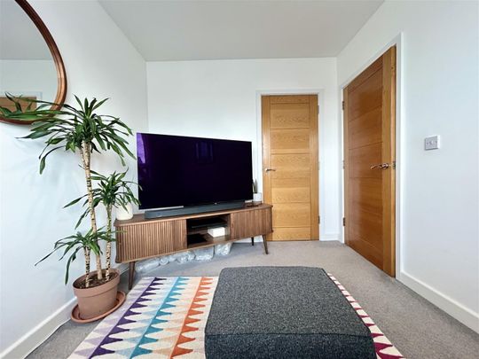2 Bedroom Flat To Let - Photo 1