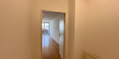 Ruhige 2-Zimmer-Wohnung mit großer Loggia & U-Bahn Nähe - Foto 3