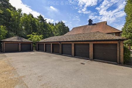 2 Bedroom Semi-Detached, Mytchett Heath – Camberley - Photo 3