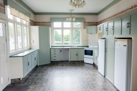 SOUTH HILL FAMILY HOME - Photo 5