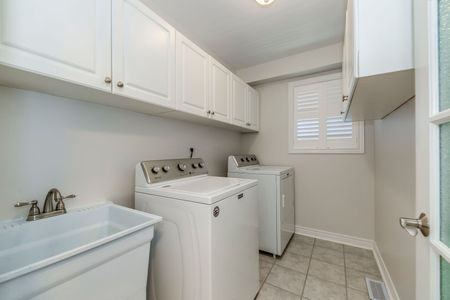 For Lease - 2491 Logan Avenue, Oakville, Ontario - Photo 5