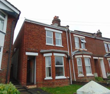 4 bedroom semi-detached house to rent - Photo 3