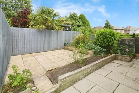 5 bedroom Bungalow To Let - Photo 3