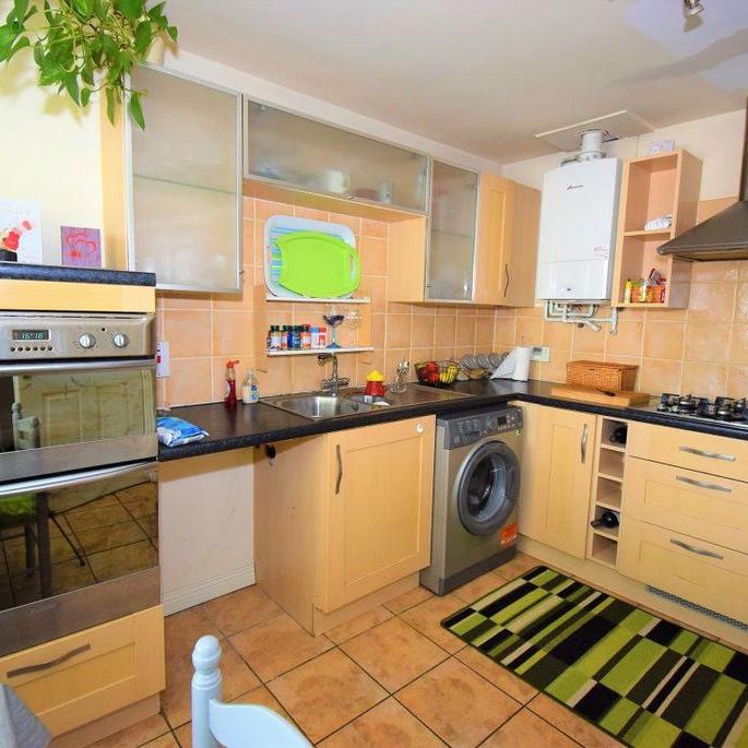 4 bedroom semi-detached house to rent - Photo 1
