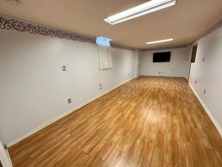 For Lease - 44 Loradeen Crescent Unit# Lower, Toronto, Ontario - Photo 2