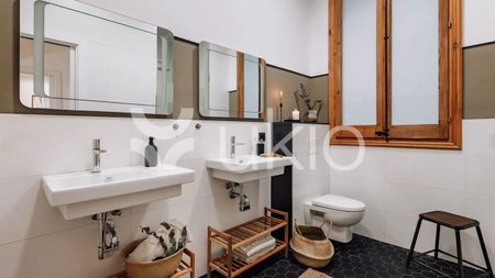 Barcelona Capital, Catalonia 08007 - Photo 2