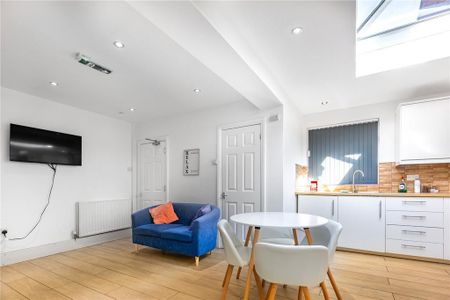 6 bedroom semi-detached house to rent - Photo 2