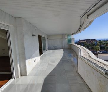 3 Bedroom Apartment For Rent in Marbella, Málaga - Photo 1