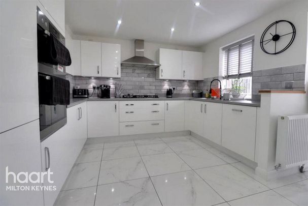 4 bedroom detached house to rent - Photo 1