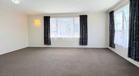 Five-Bedroom Family Home with Two Living Areas - Photo 2