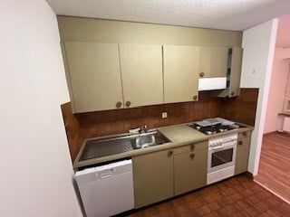 Herrliche 2-Zimmer-Wohnung, frisch renoviert mit neuen Laminatböden an sehr ruhiger Lage - Photo 2