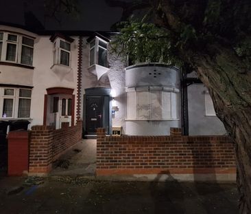 Spur Road, London N15 - Photo 1