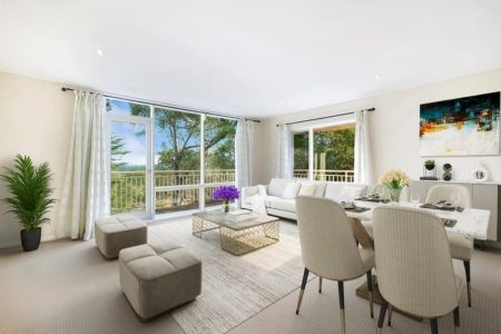 Top-Floor Apartment with Leafy Outlook & Updated Interiors - Photo 4