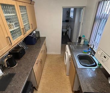 3 bedroom terraced house to rent - Photo 6