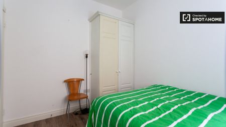 Room to rent in 4-bedroom flat in Stoneybatter, Dublin - Photo 3