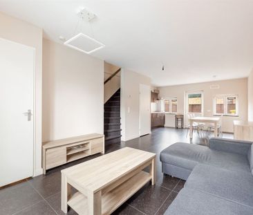 Instapklaar, licht huis met 3 à 4 slaapkamers en gezellige, zonnige koer - Photo 1