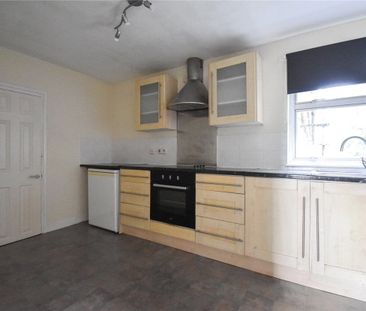 Well presented 2 bedroom top floor apartment to rent in the popular... - Photo 6
