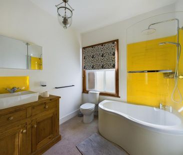 2 bedroom end of terrace house to rent - Photo 6