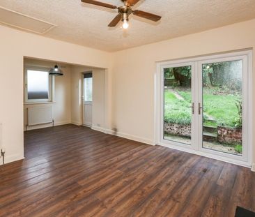 2 Bed Bungalow, Bitterne Road West, SO18 - Photo 1