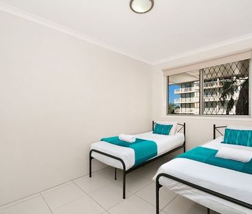 Stylish 2-Bedroom Unit in Prime Broadbeach Location - Photo 1