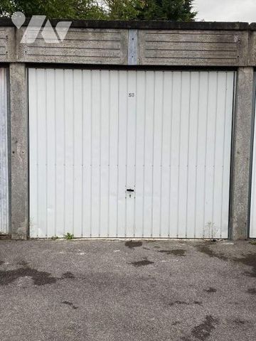 Maison à louer Rdc : séjour, salon, cuisine, salle de bains (douche et WC), une cour avec peti... - Photo 5