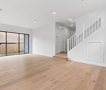 EXCLUSIVE NEAR NEW 4 BEDROOM + STUDY TOWNHOUSE IN A PRIME LOCATION - Photo 1