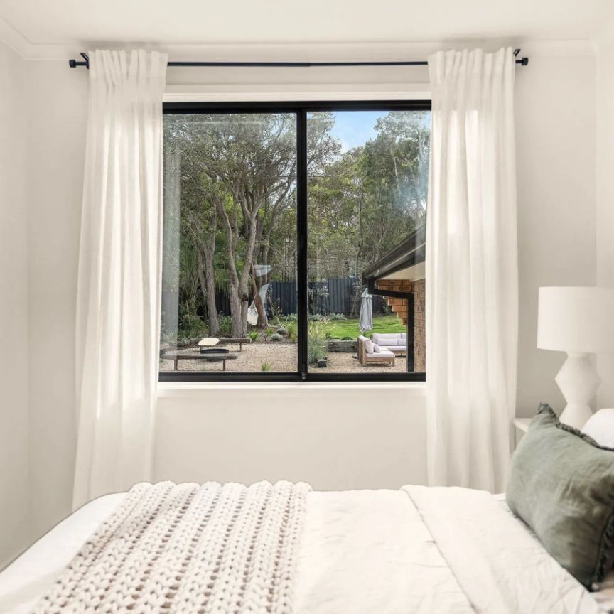 Come for the views, stay for the captivating design - Photo 1