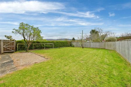 A delightful cottage with excellent links to the Cotswolds. - Photo 3